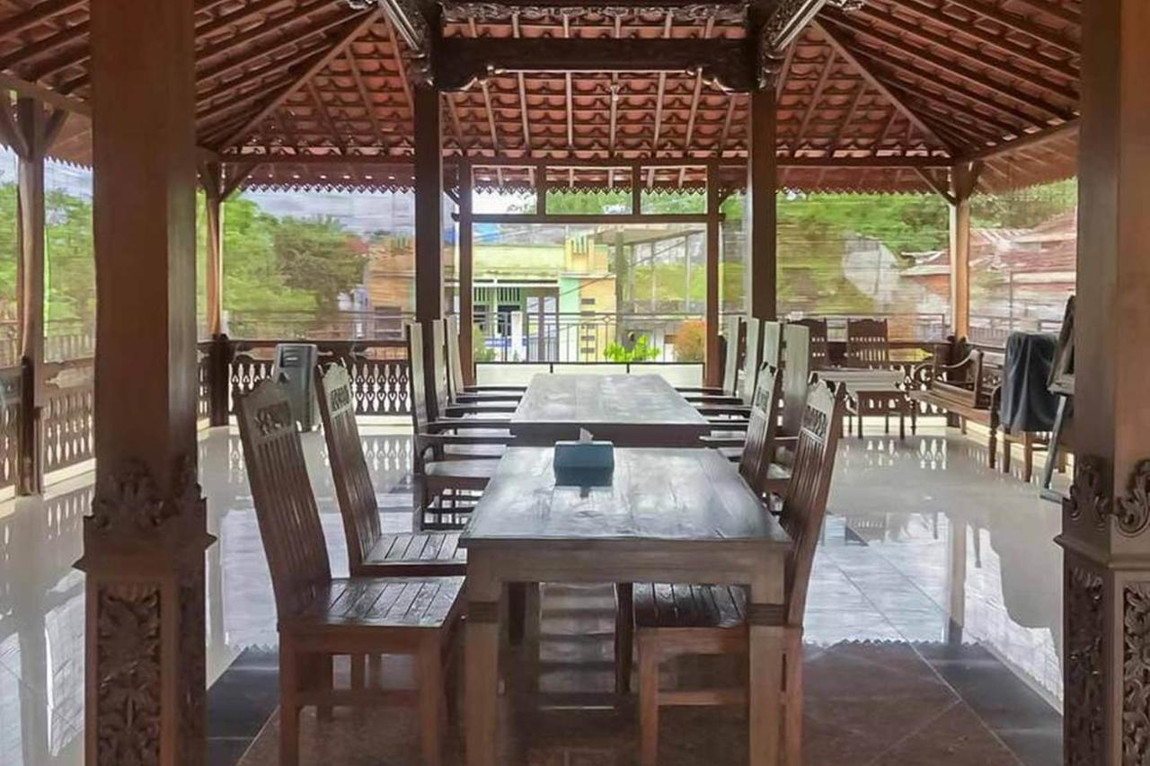 Malang Hill Syariah Redpartner Hotell Exteriör bild