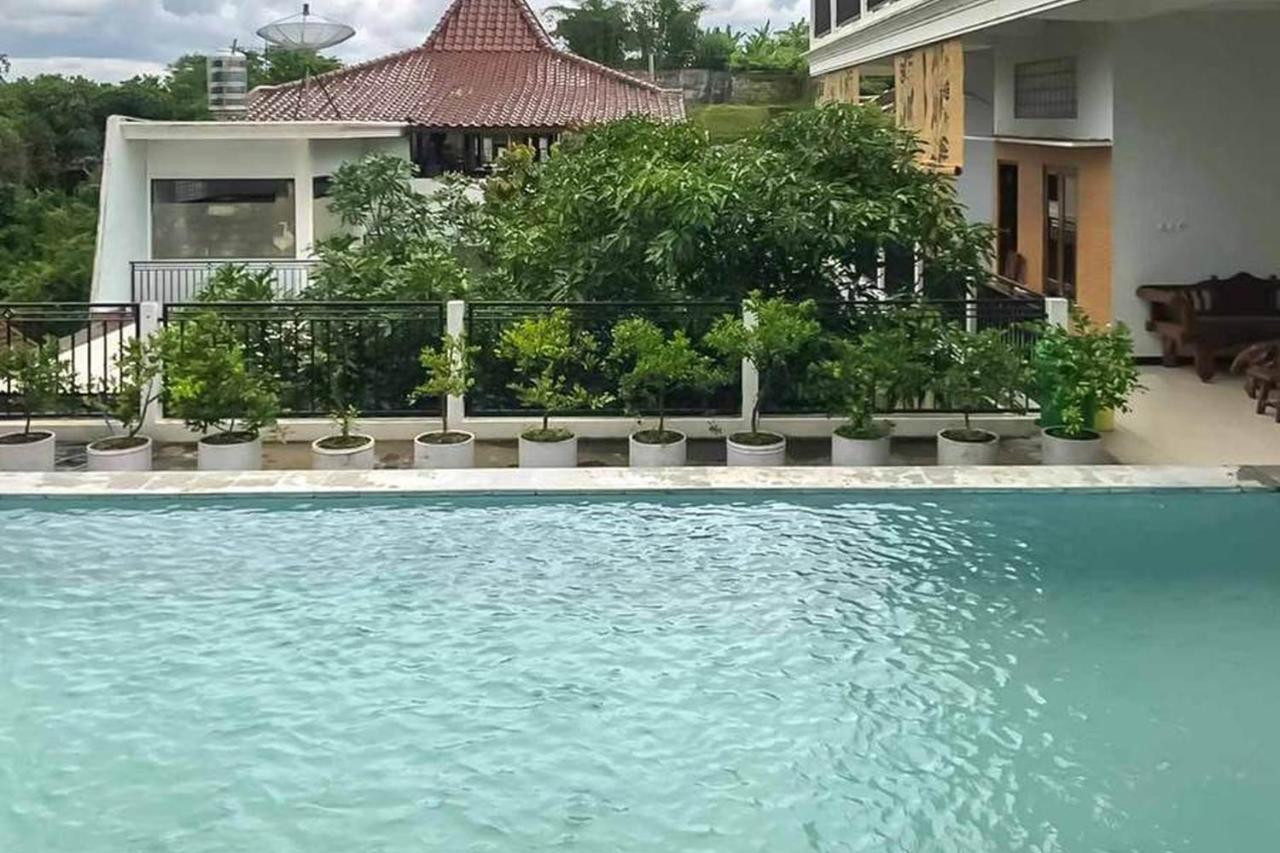 Malang Hill Syariah Redpartner Hotell Exteriör bild