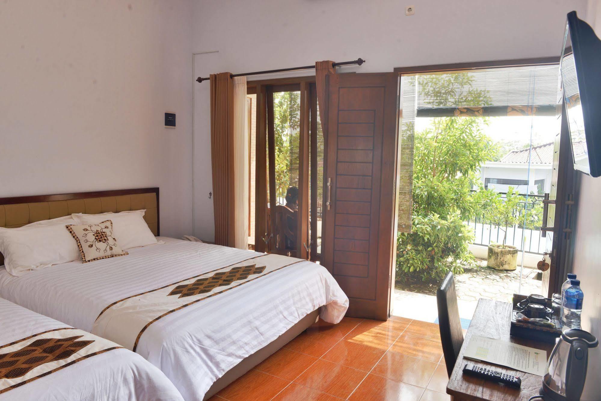 Malang Hill Syariah Redpartner Hotell Exteriör bild