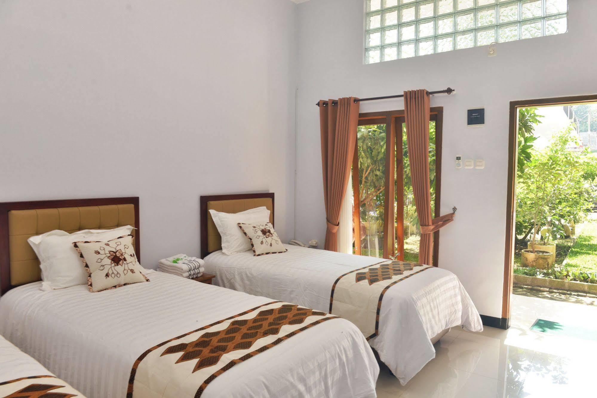 Malang Hill Syariah Redpartner Hotell Exteriör bild