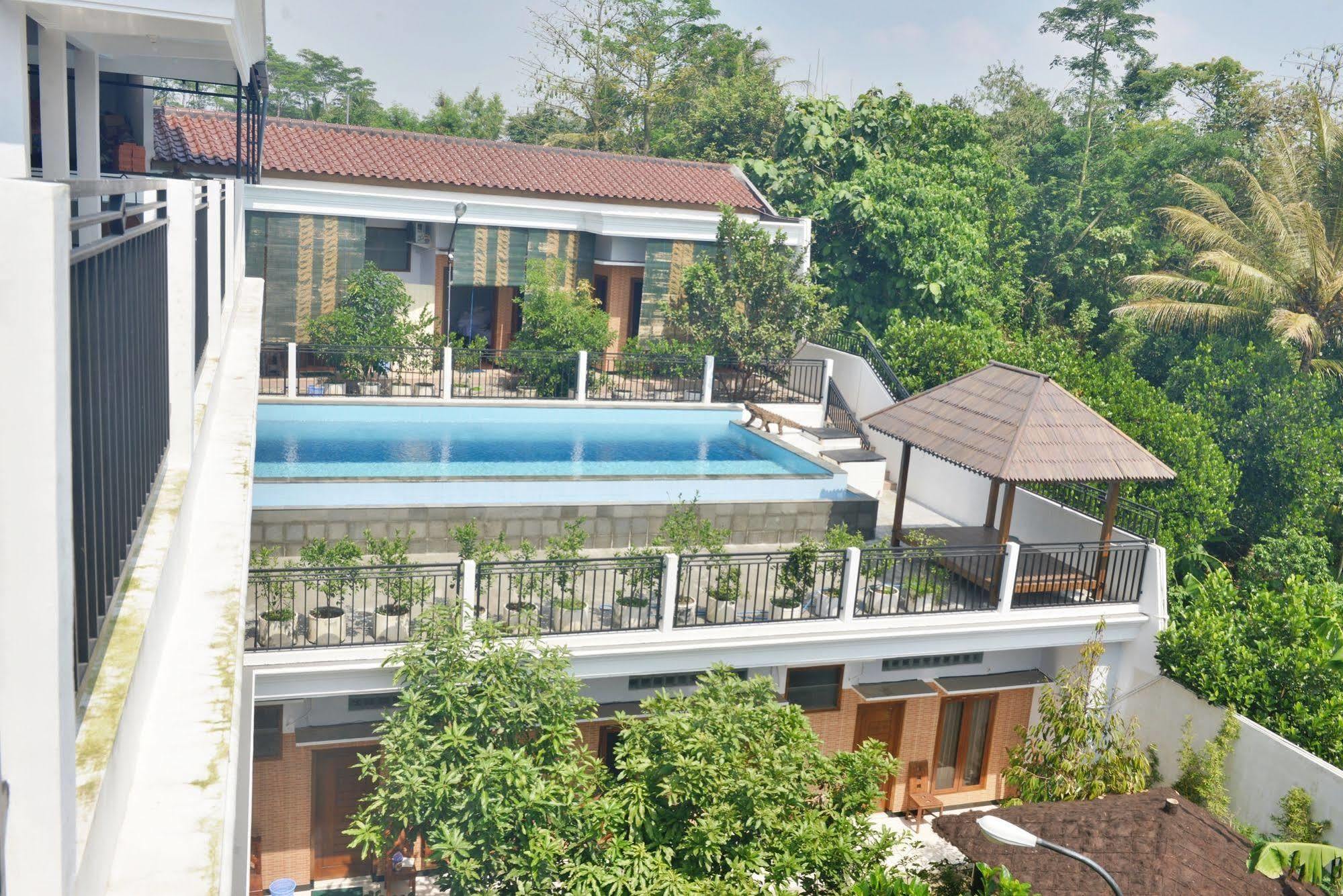 Malang Hill Syariah Redpartner Hotell Exteriör bild