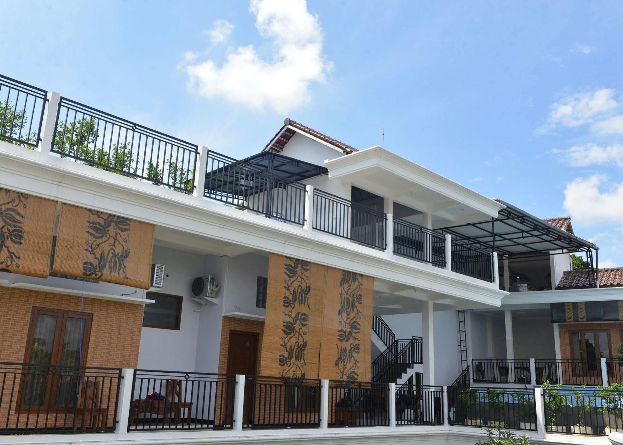 Malang Hill Syariah Redpartner Hotell Exteriör bild