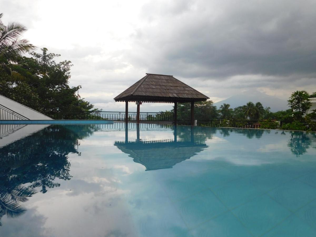 Malang Hill Syariah Redpartner Hotell Exteriör bild