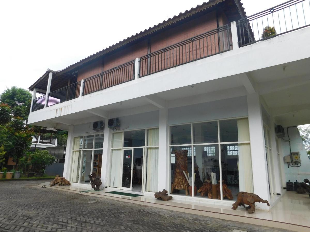 Malang Hill Syariah Redpartner Hotell Exteriör bild